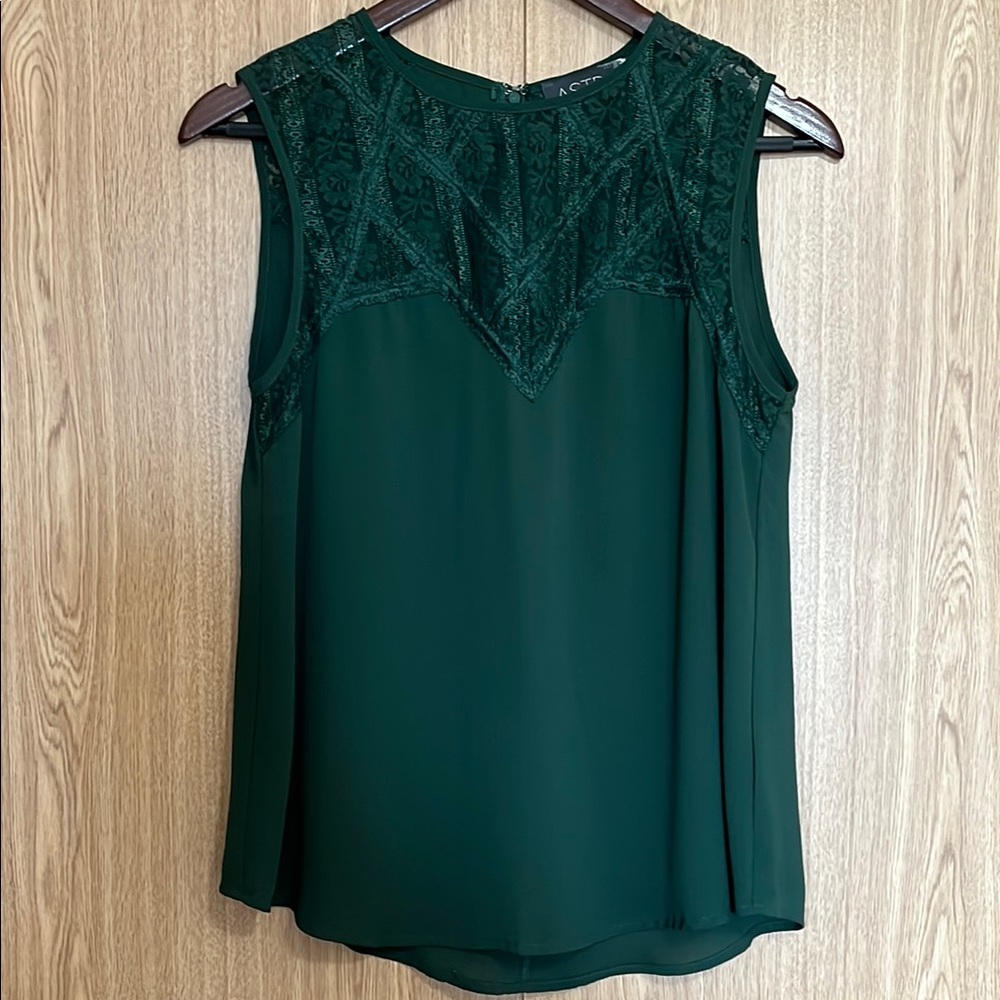 ASTR Sleeveless Blouse, Size M